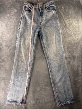 Abercrombie & Fitch Women’s 90s Straight Ultra High Rise Light Wash Jeans 25